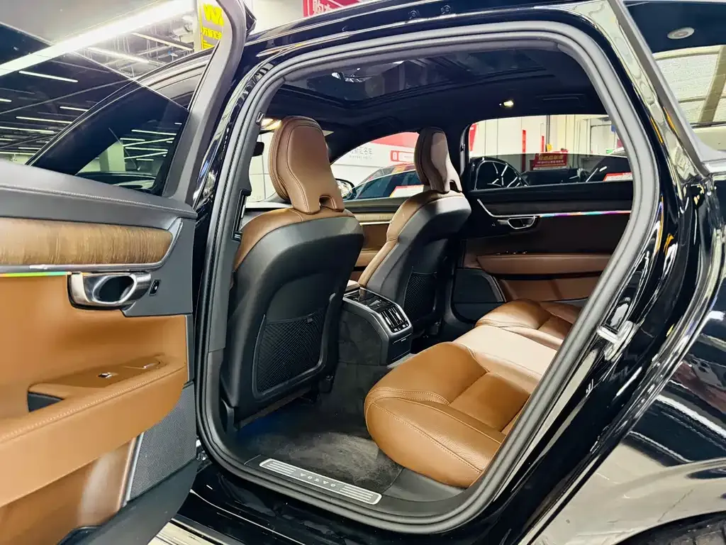 Volvo S90 2023 из CN, фото 4