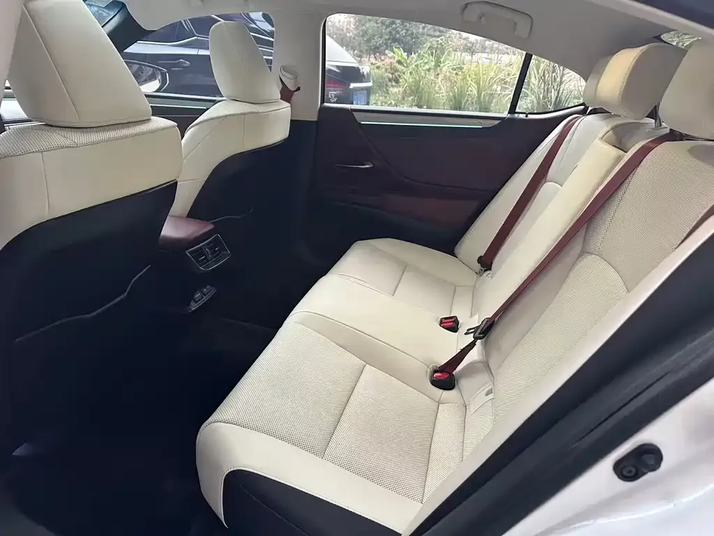 Lexus ES 2025 из CN, фото 4