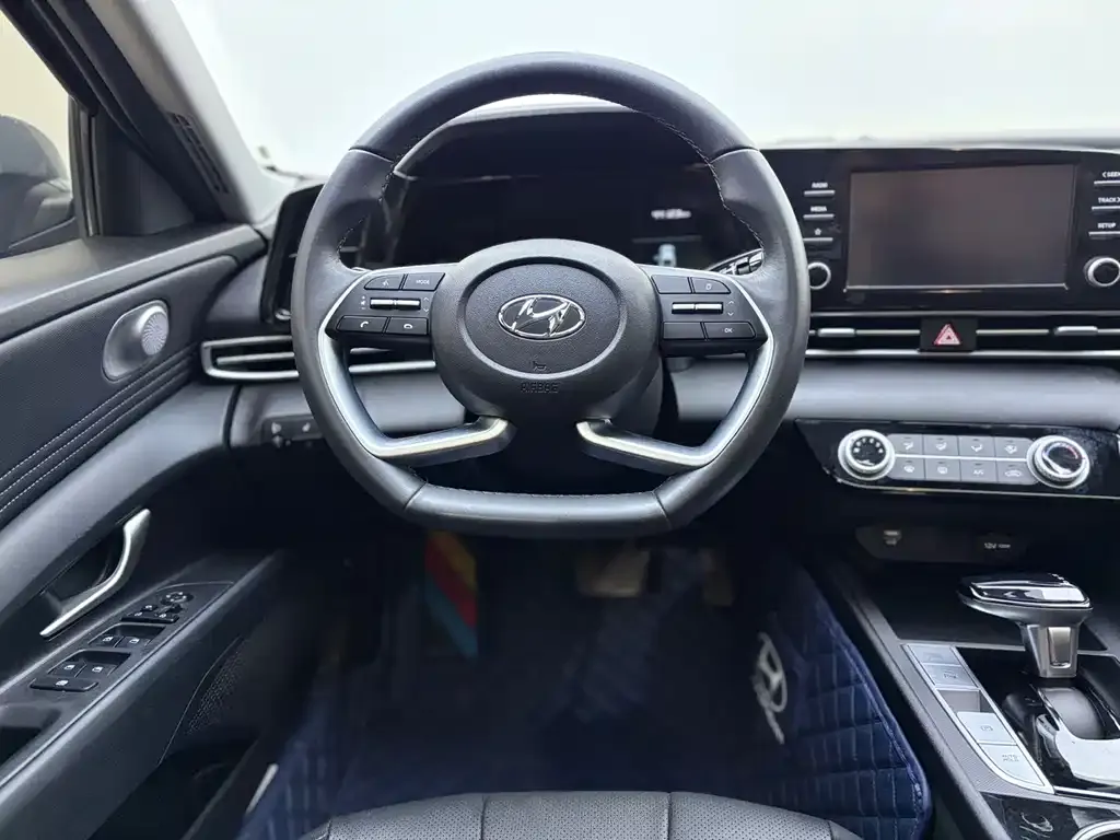 Hyundai Elantra 2023 из CN, фото 10