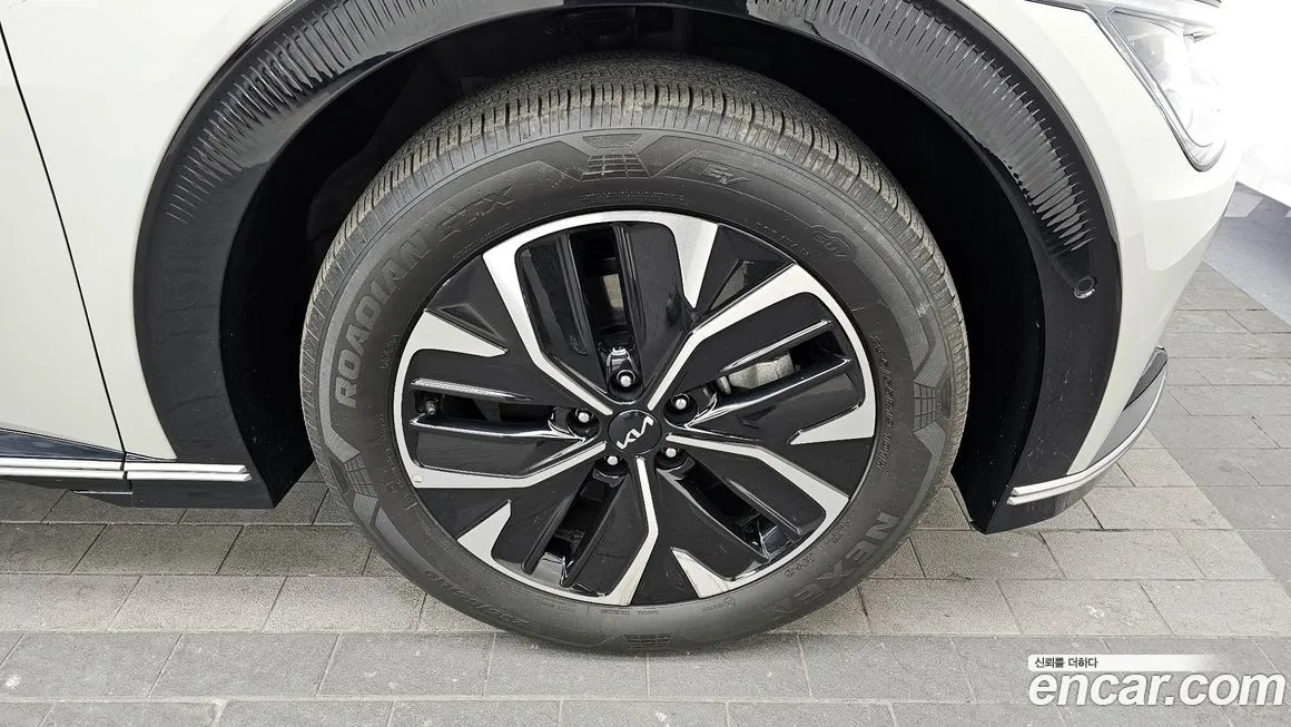 Kia EV6 — фото 9