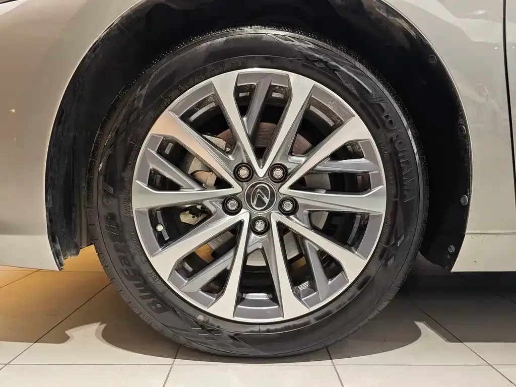 Lexus ES 2025 из CN, фото 6