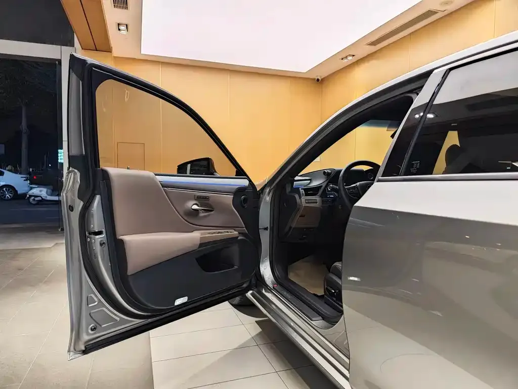 Lexus ES 2025 из CN, фото 4