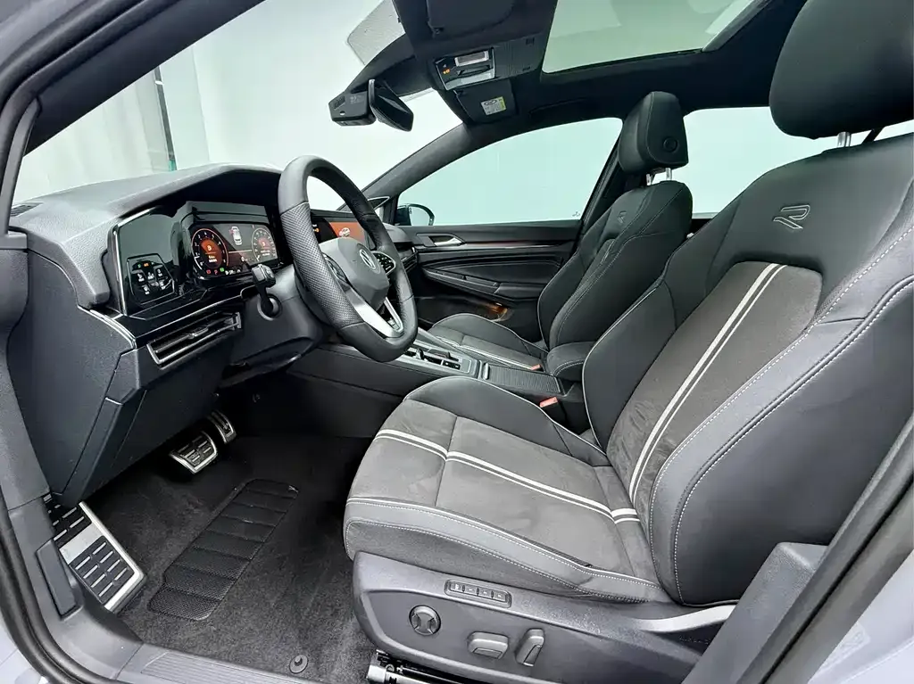 Volkswagen Golf 2023 из CN, фото 3