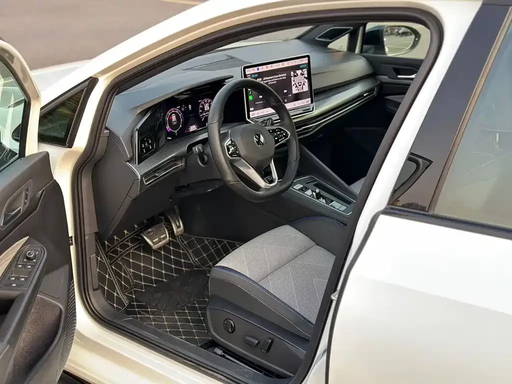 Volkswagen Golf 2025 из CN, фото 4