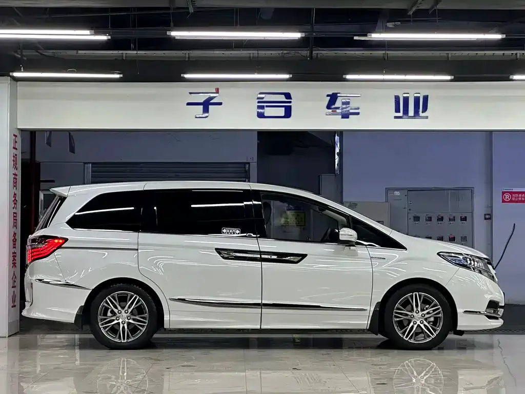 Honda Elysion 2021 из CN, фото 2
