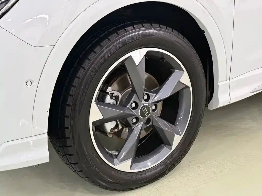 Audi Q3 2024 из CN, фото 3