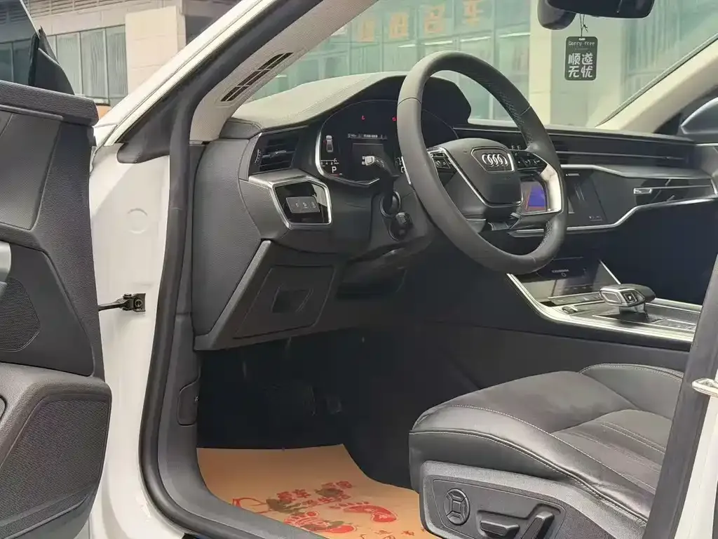 Audi A7L 2022 из CN, фото 2