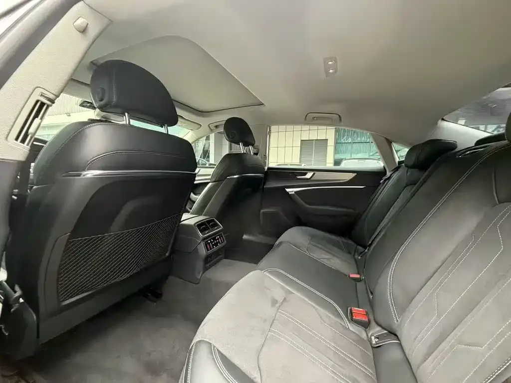 Audi A7L 2022 из CN, фото 6