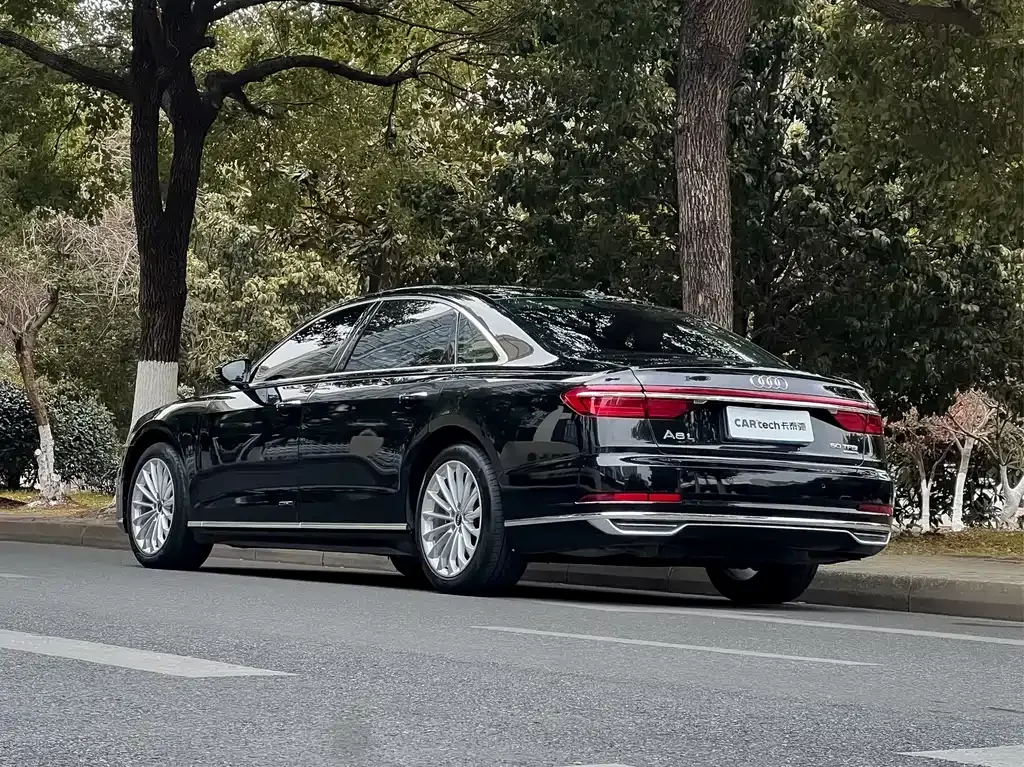 Audi A8 2022 из CN, фото 6