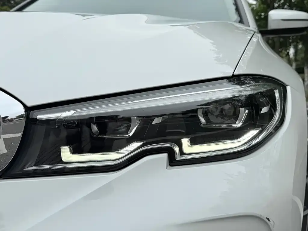 BMW 3 Series 2022 из CN, фото 2