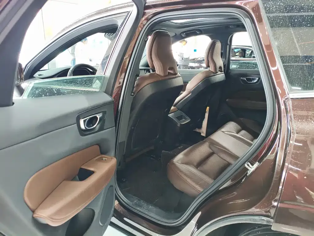 Volvo XC60 2021 из CN, фото 9
