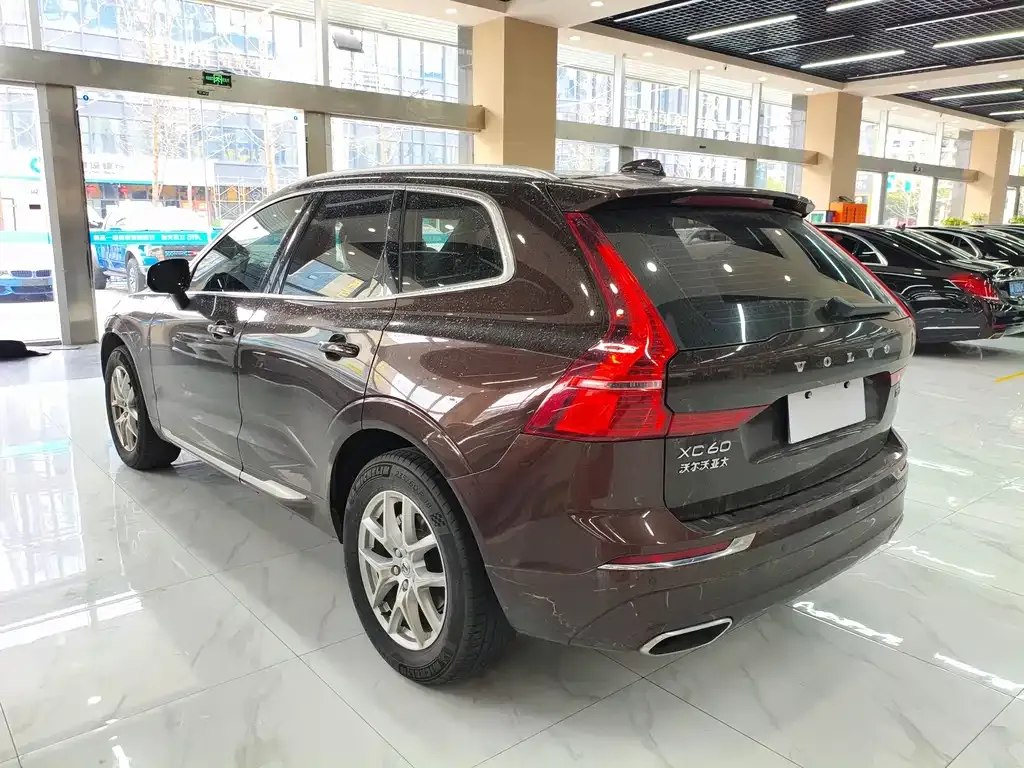 Volvo XC60 2021 из CN, фото 8