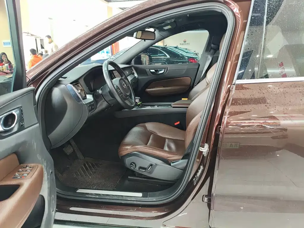 Volvo XC60 2021 из CN, фото 10