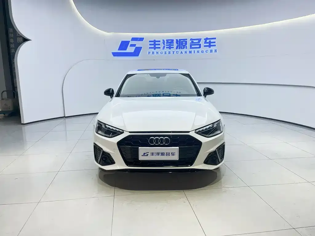 Audi A4L 2022 из CN, фото 2
