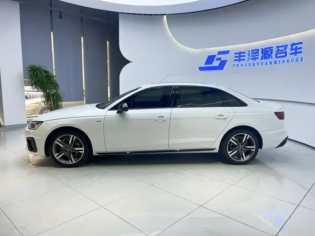 Audi A4L 2022 из CN, фото 4