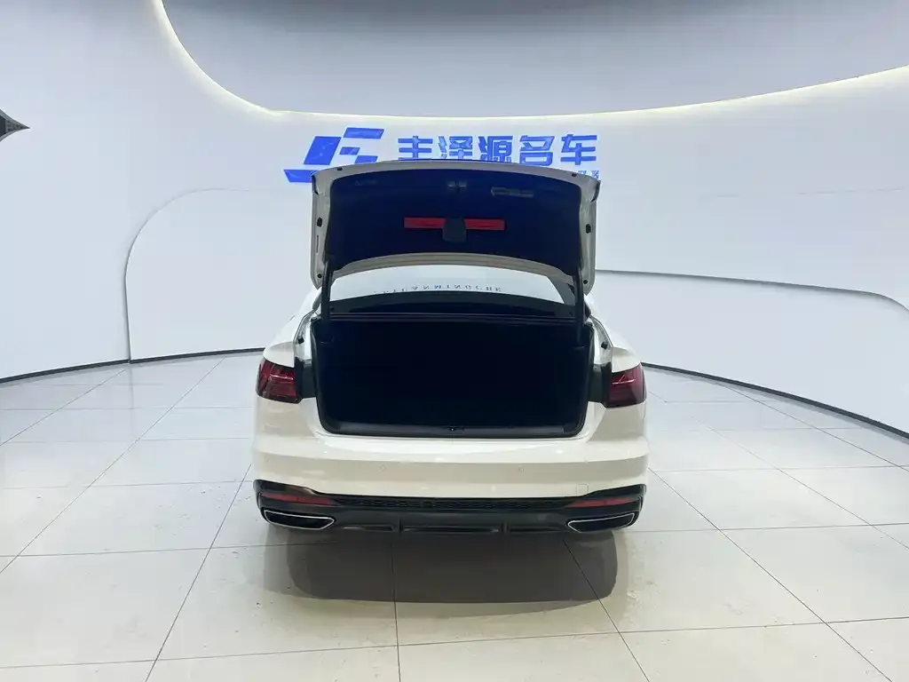 Audi A4L 2022 из CN, фото 5
