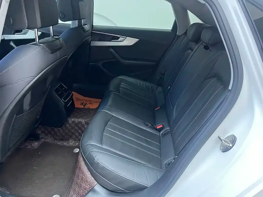 Audi A4L 2022 из CN, фото 8