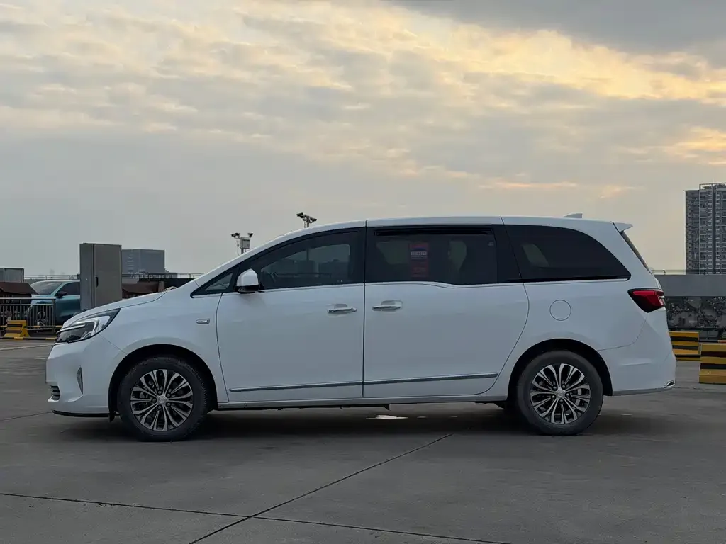 Buick GL8 2022 из CN, фото 2
