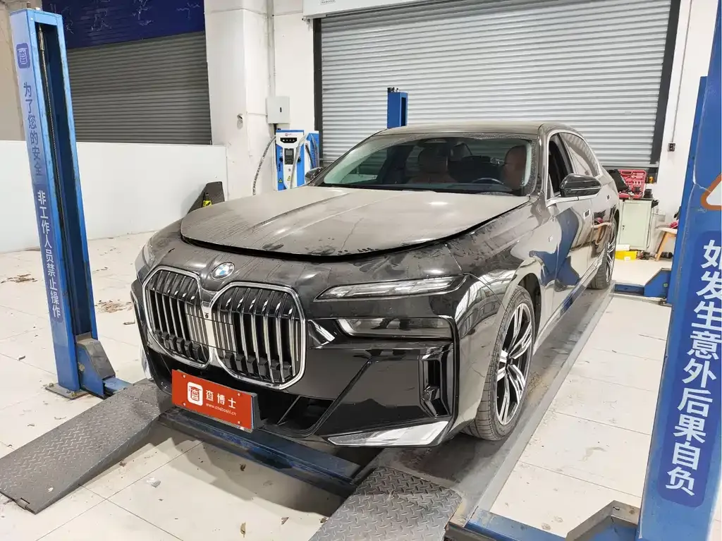 BMW 7 Series 2023 из CN, фото 1