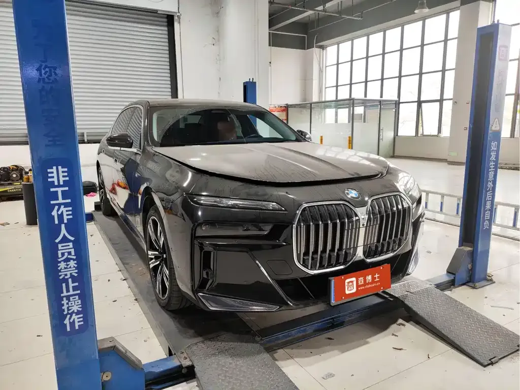BMW 7 Series 2023 из CN, фото 3