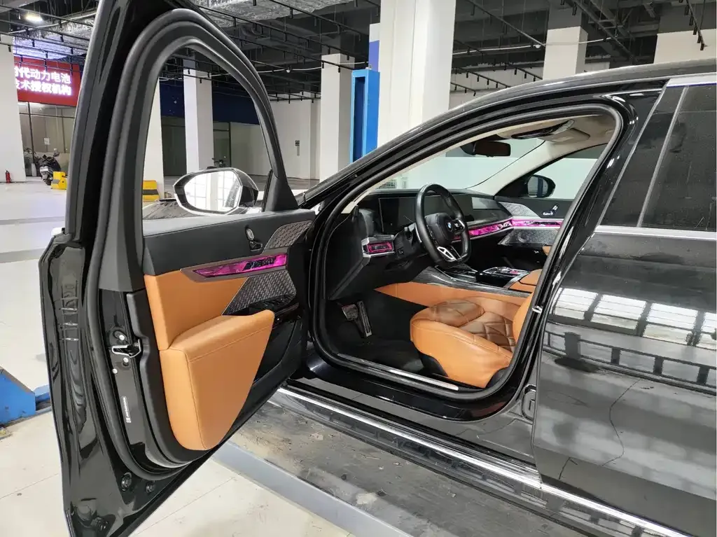 BMW 7 Series 2023 из CN, фото 6