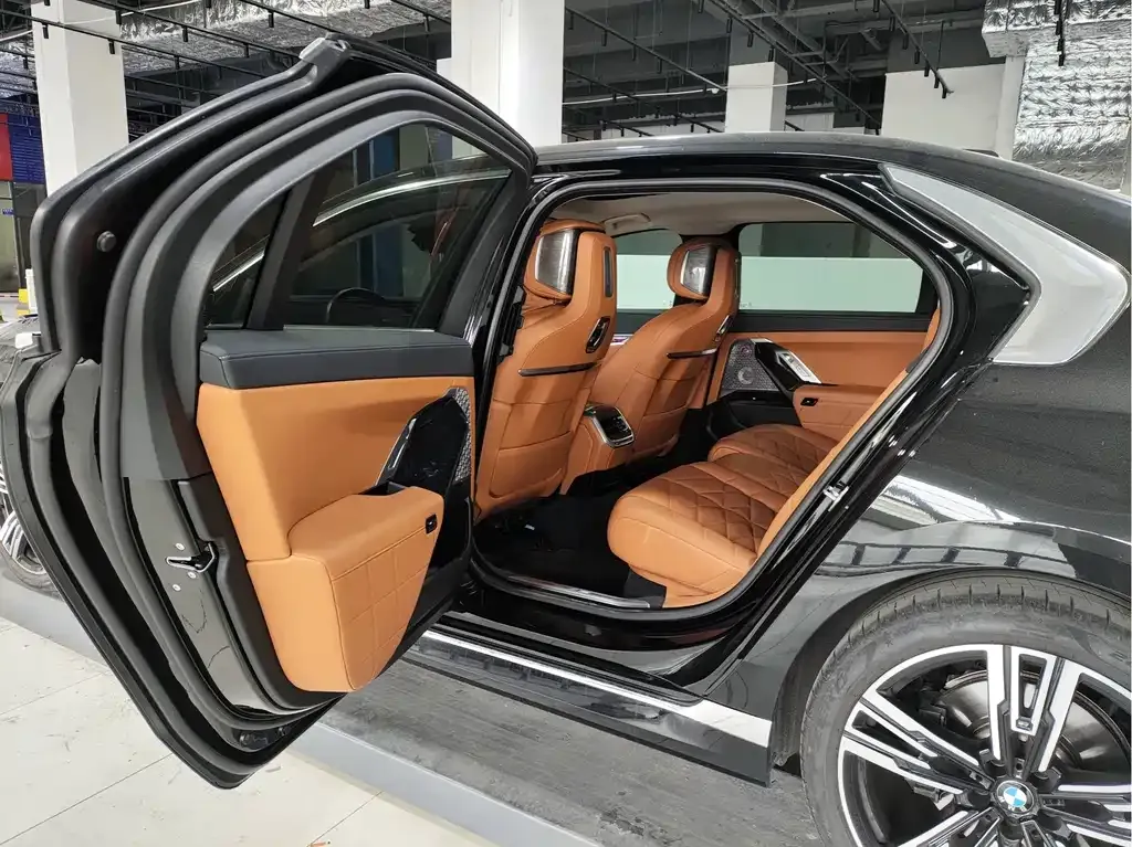 BMW 7 Series 2023 из CN, фото 8