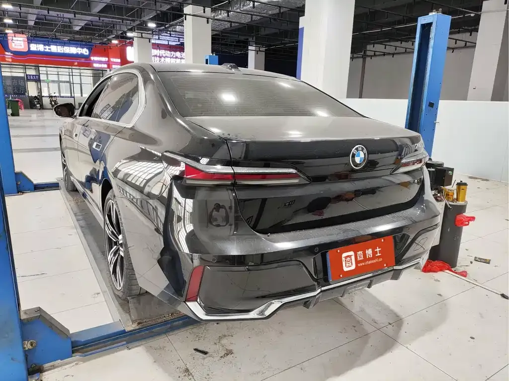 BMW 7 Series 2023 из CN, фото 7