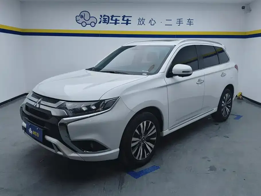 Mitsubishi Outlander 2022 из CN, фото 1