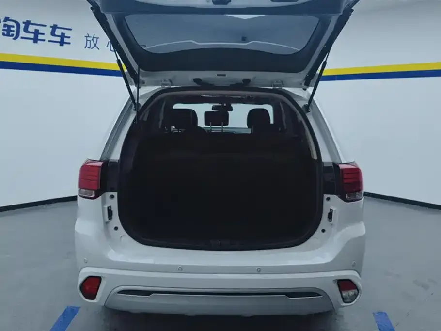 Mitsubishi Outlander 2022 из CN, фото 5