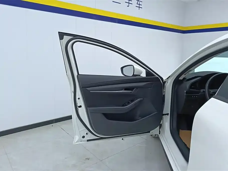 Mazda 3 Axela 2023 из CN, фото 2