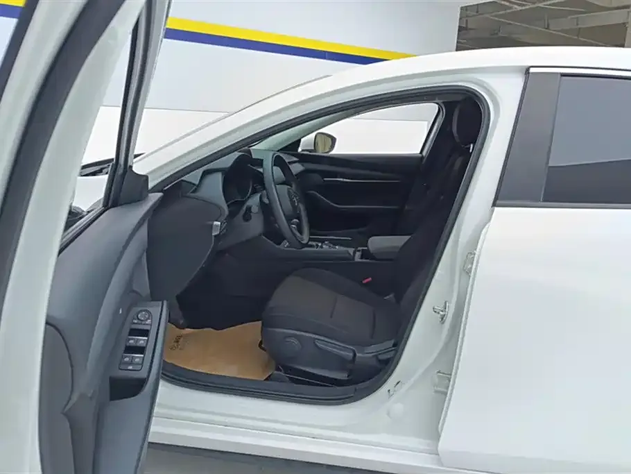 Mazda 3 Axela 2023 из CN, фото 9