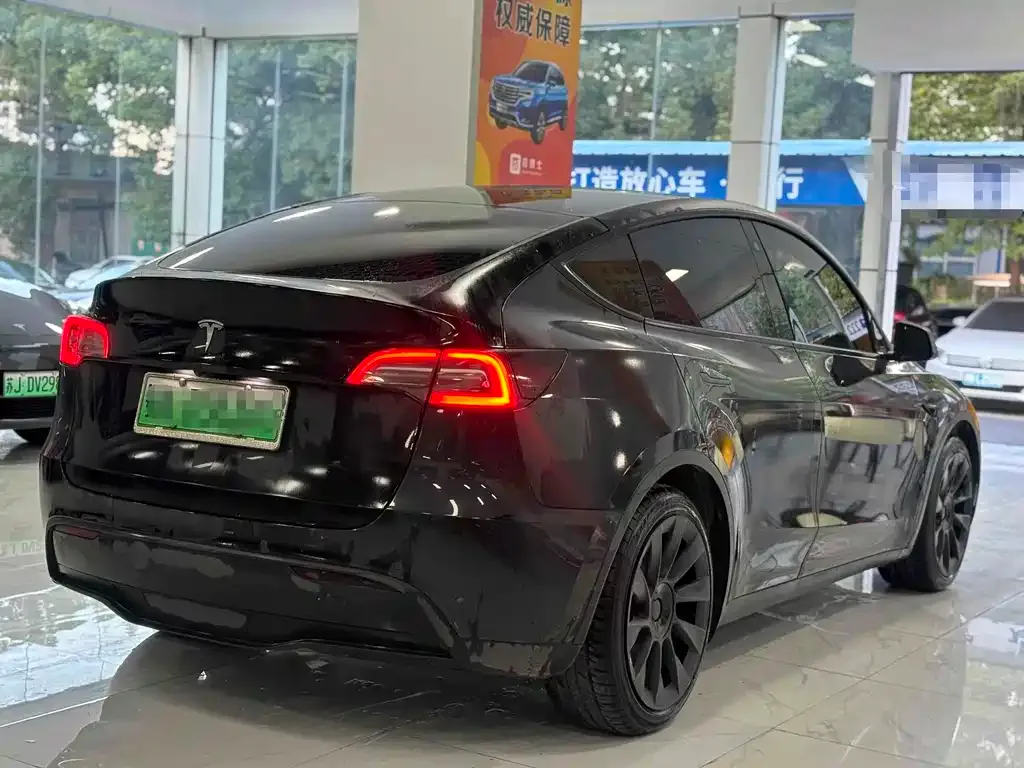 Tesla Model Y — фото 7