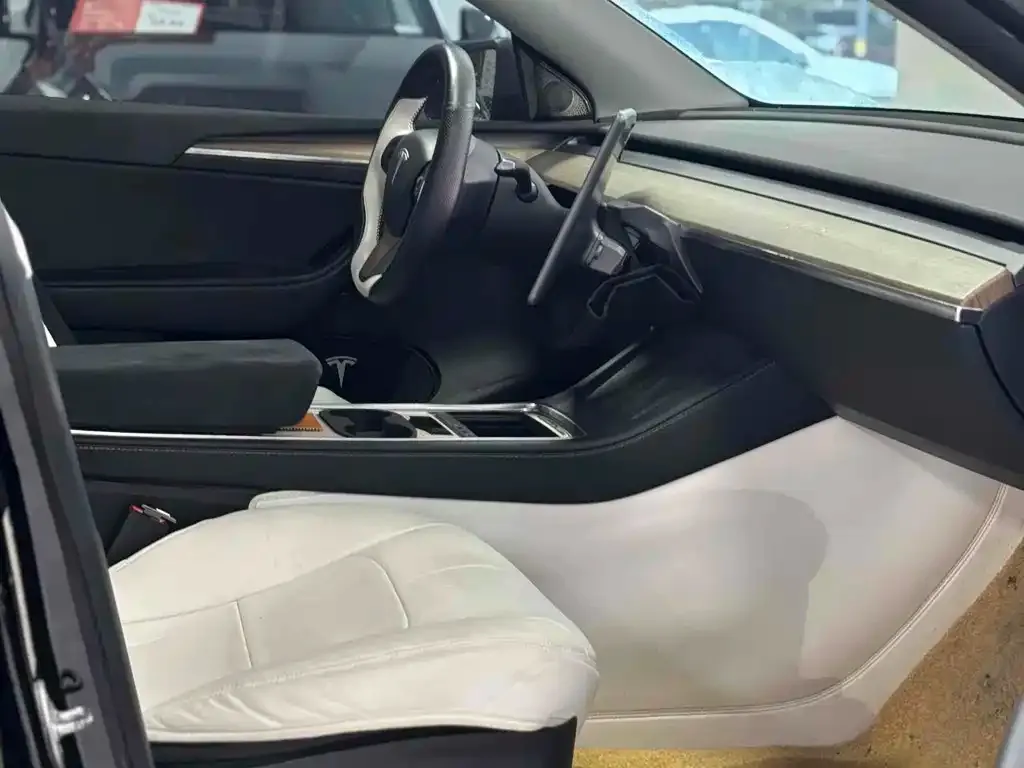 Tesla Model Y — фото 4