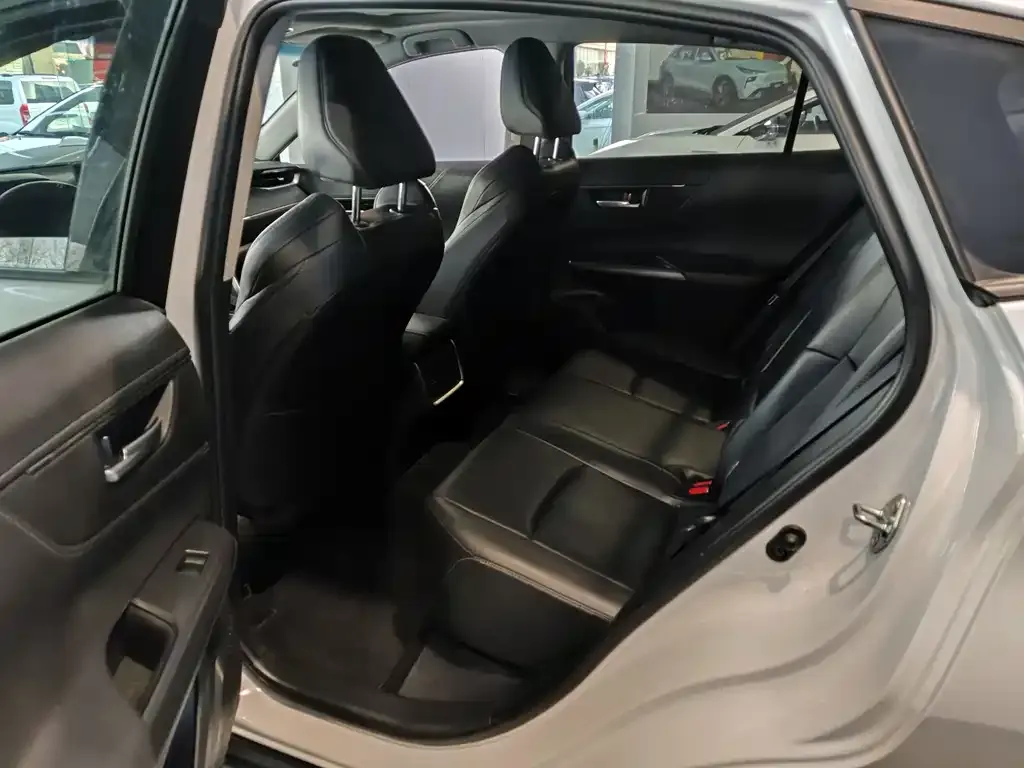 Toyota Venza 2024 из CN, фото 9