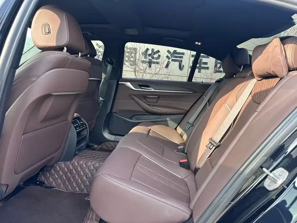 BMW 5 Series 2024 из CN, фото 8