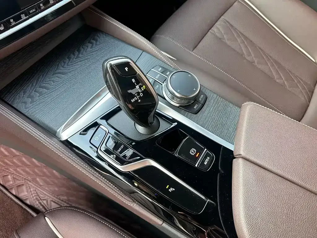 BMW 5 Series 2024 из CN, фото 4