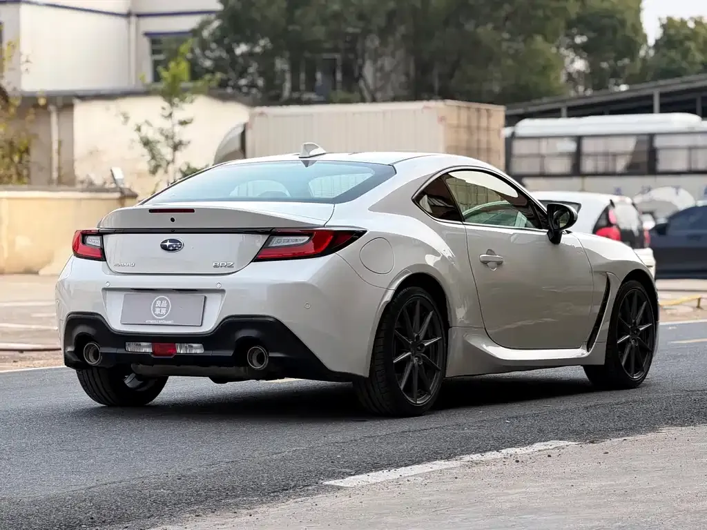 Subaru BRZ 2023 из CN, фото 8
