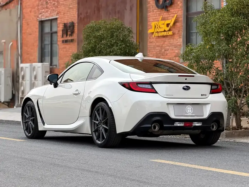 Subaru BRZ 2023 из CN, фото 10