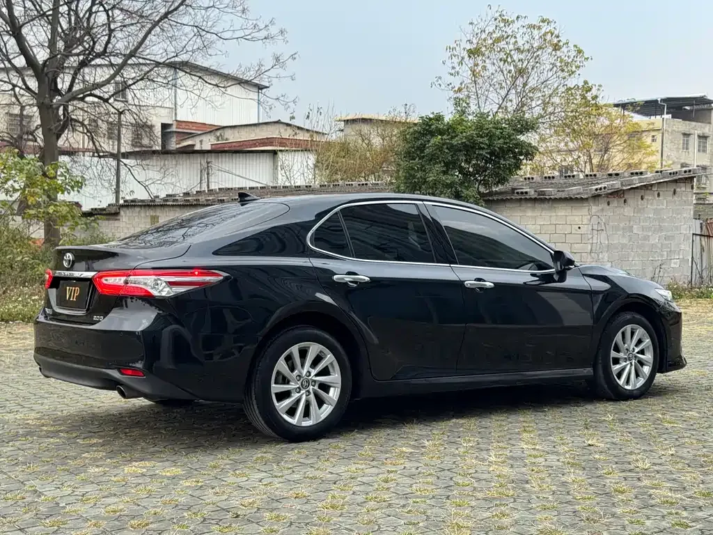 Toyota Camry — фото 5