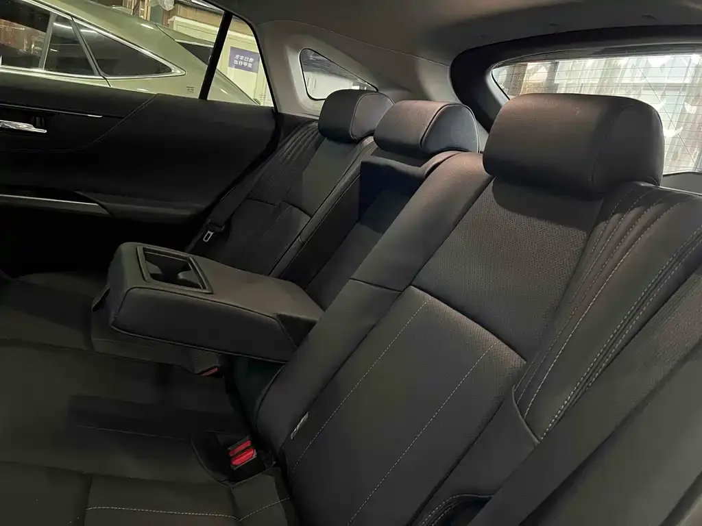Toyota Harrier 2024 из CN, фото 2