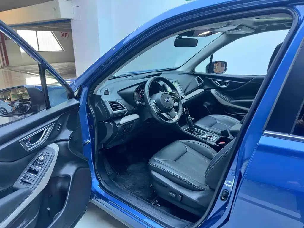 Subaru Forester 2023 из CN, фото 10