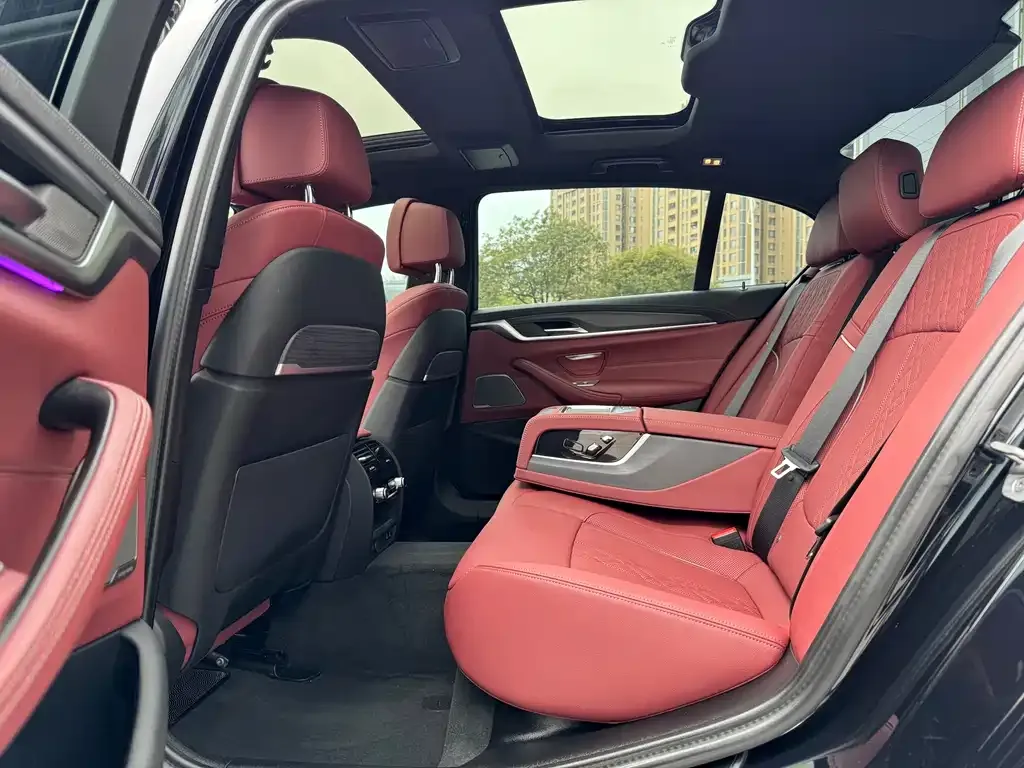 BMW 5 Series 2023 из CN, фото 5