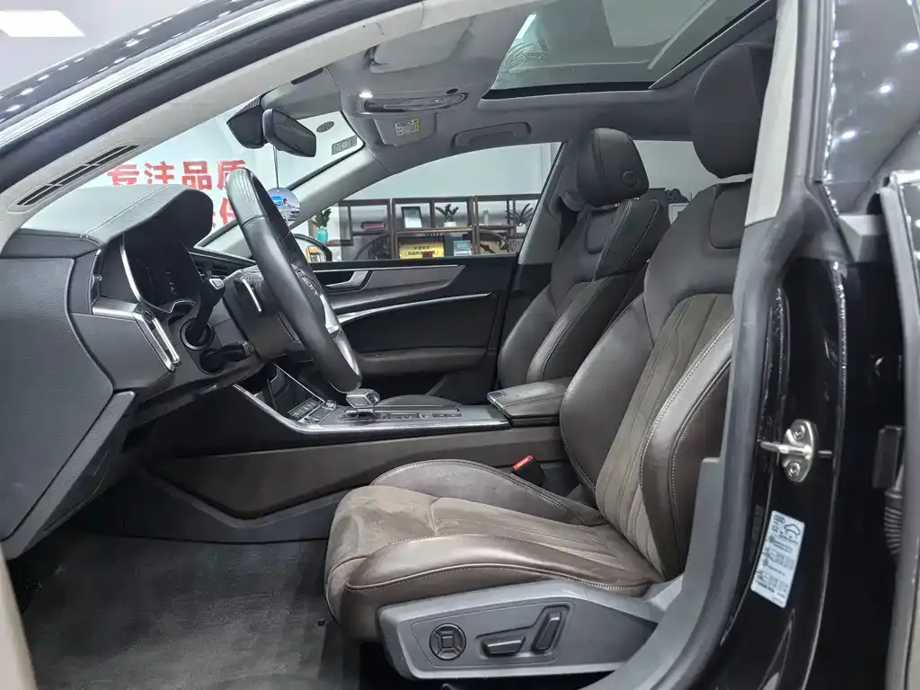 Audi A7L 2023 из CN, фото 6