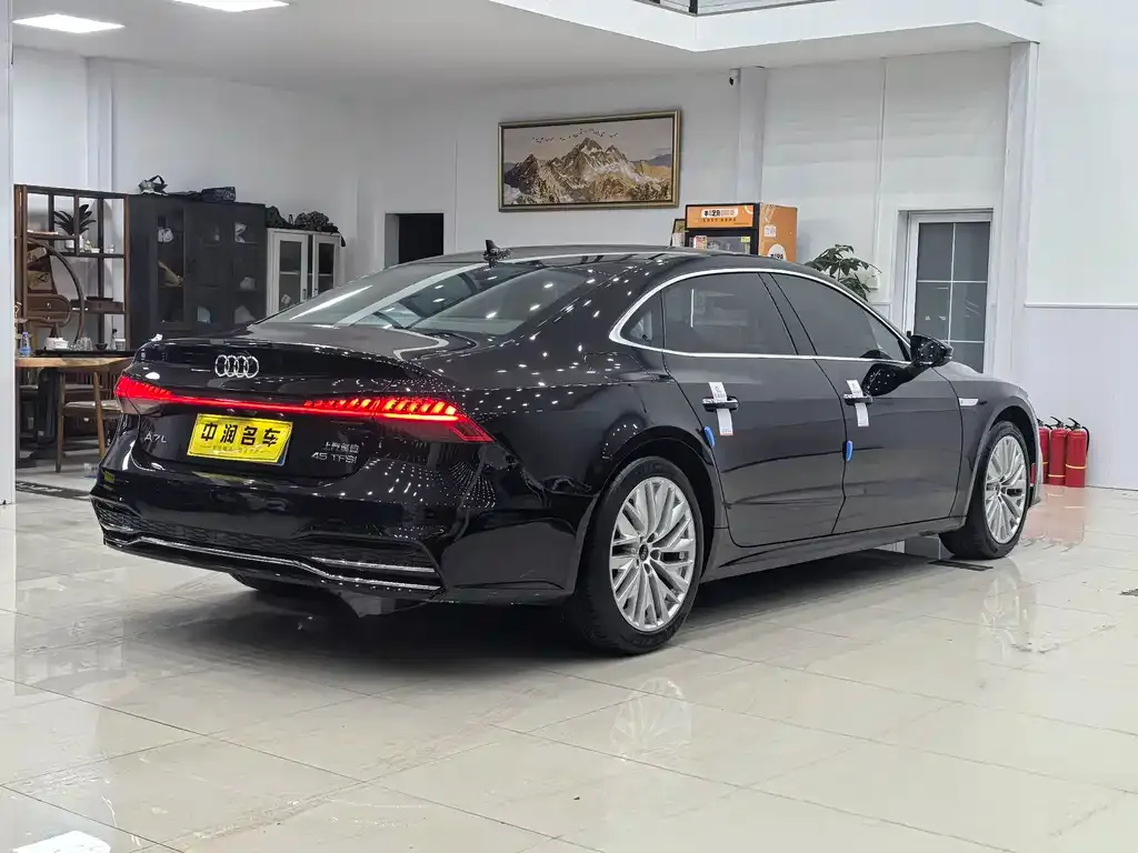 Audi A7L 2023 из CN, фото 9