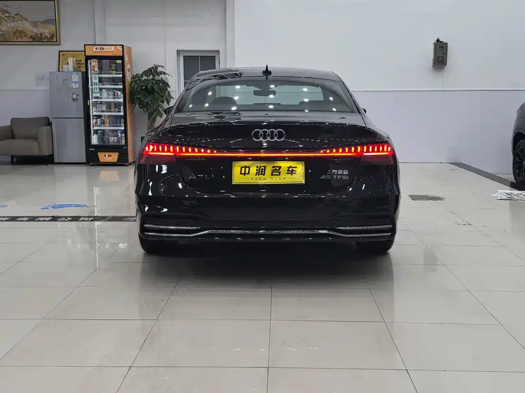 Audi A7L 2023 из CN, фото 2