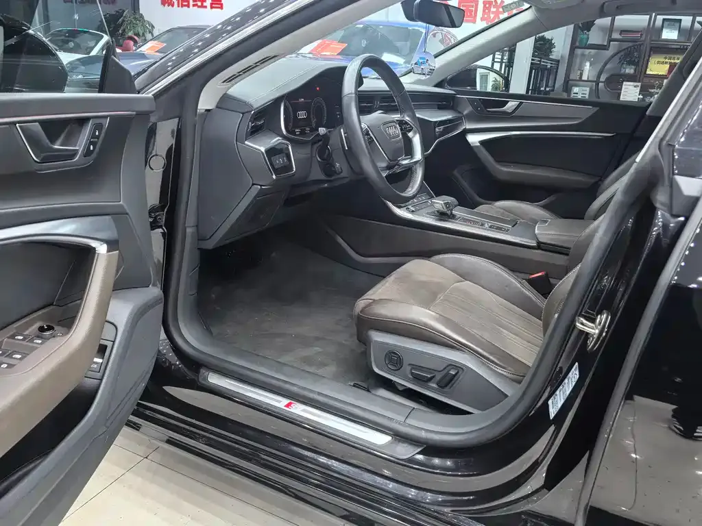 Audi A7L 2023 из CN, фото 10