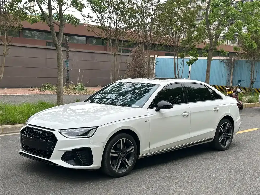 Audi A4L 2022 из CN, фото 1