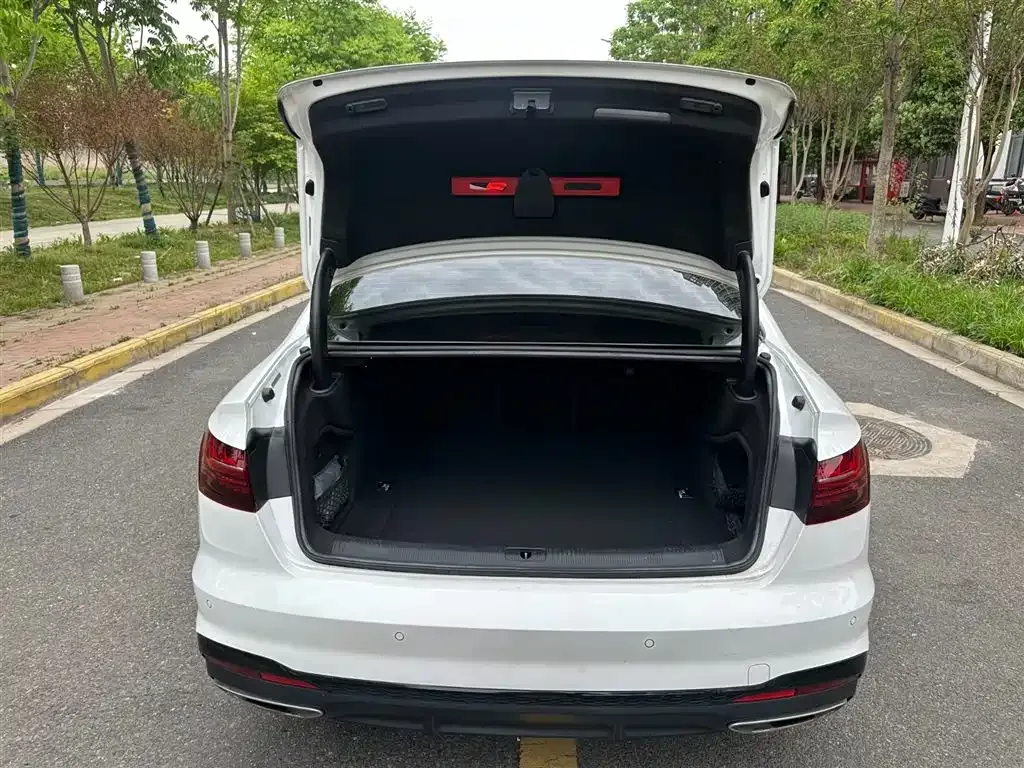 Audi A4L 2022 из CN, фото 10