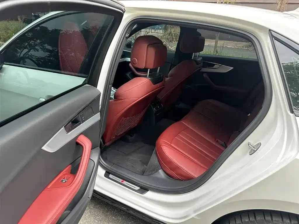 Audi A4L 2022 из CN, фото 5