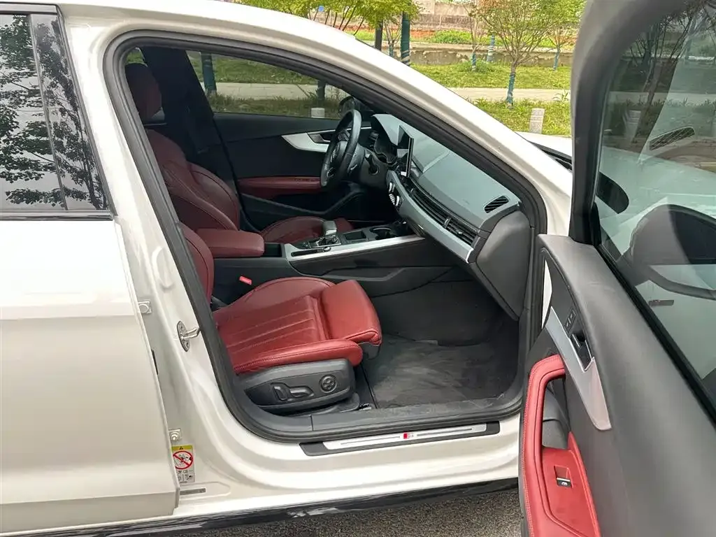 Audi A4L 2022 из CN, фото 4